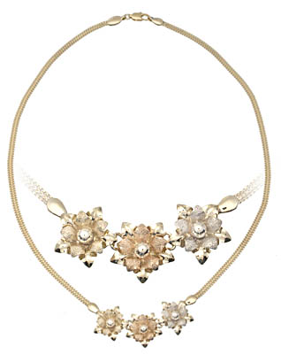 Flower necklace in tri color 14kt gold.