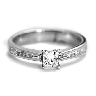 18K White Gold Side Baguette & Princess-Cut Diamond Engagement Ring 0.68ctw